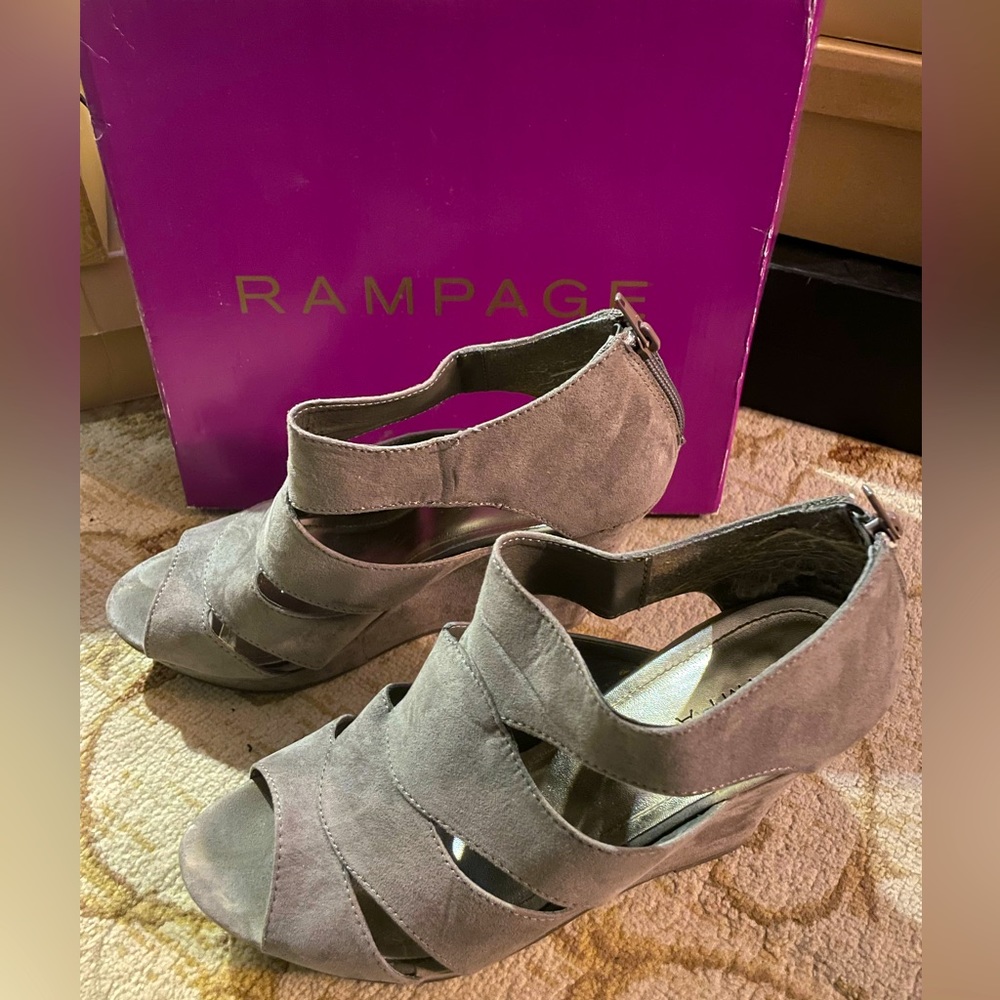 Canise Grey Suede Wedge - Size 10